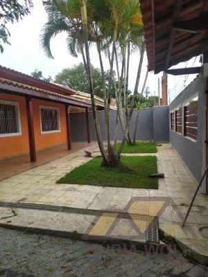 Casa no bairro Belmira Novaes, Lado Linha, em Peruíbe