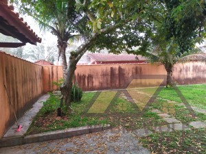 Casa no bairro Belmira Novaes, Lado Linha, em Peruíbe