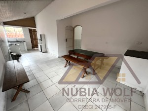 Casa no bairro Belmira Novaes, Lado Linha, em Peruíbe