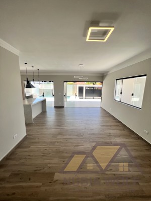 Casa no bairro Oásis, Lado Linha, em Peruíbe