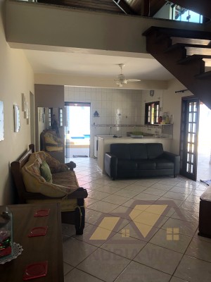 Casa no bairro São José, Lado Linha, em Peruíbe