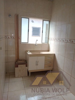 Casa no bairro Belmira Novaes, Lado Linha, em Peruíbe