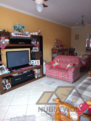 Casa no bairro Belmira Novaes, Lado Linha, em Peruíbe